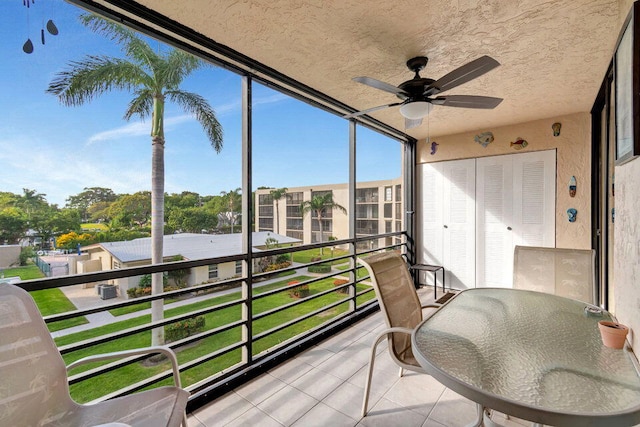 sunroom featuring ceiling fan