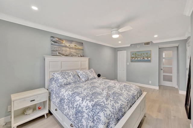 bedroom with light hardwood / wood-style flooring, a closet, crown molding, and ceiling fan