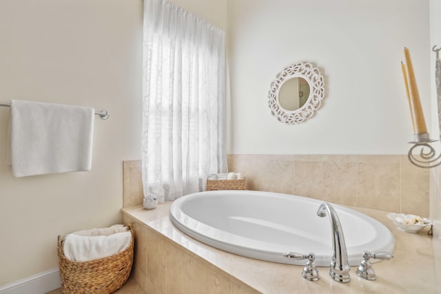 4 Country Rd, Village Of Golf, FL 33436 - bathroom with tiled bath