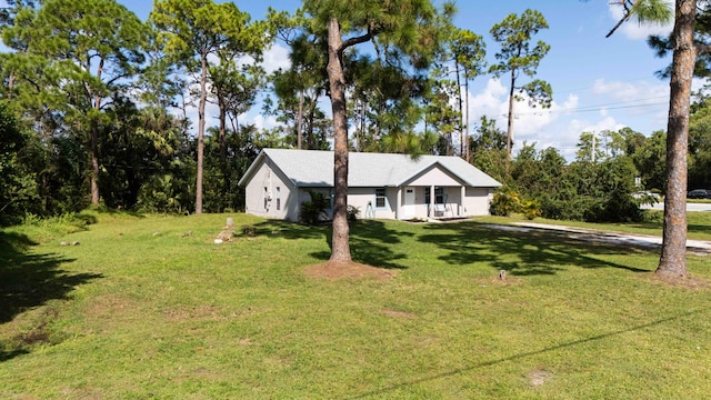 single story home featuring a front lawn