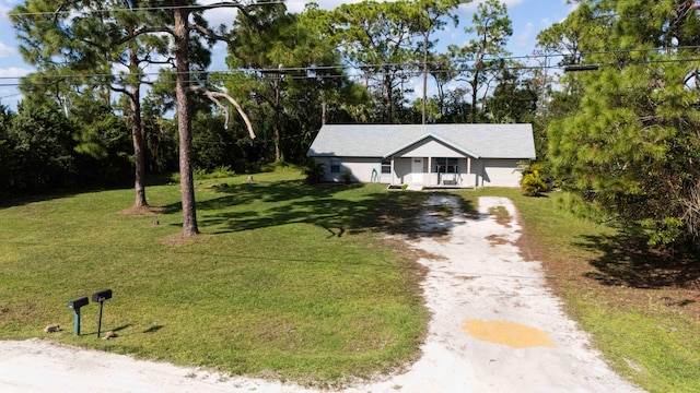 single story home with a front lawn