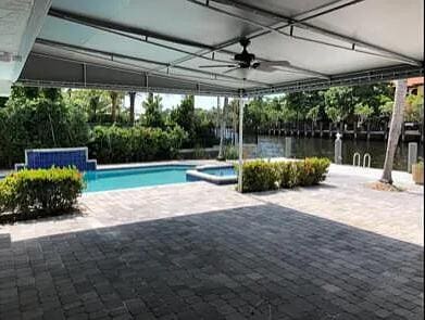 1740 SE 7th St, Fort Lauderdale, FL 33316 - view of swimming pool with a patio, a ceiling fan, and a pool with connected hot tub