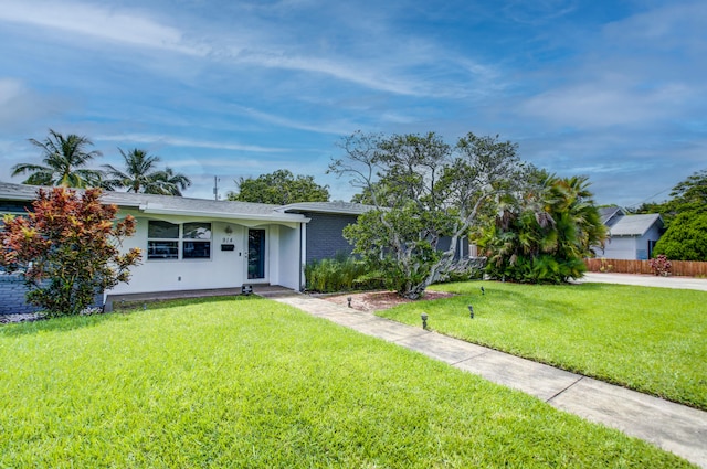 single story home featuring a front lawn