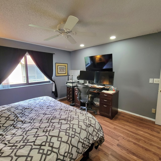 bedroom featuring ceiling fan, a textured ceiling, and light hardwood / wood-style floors