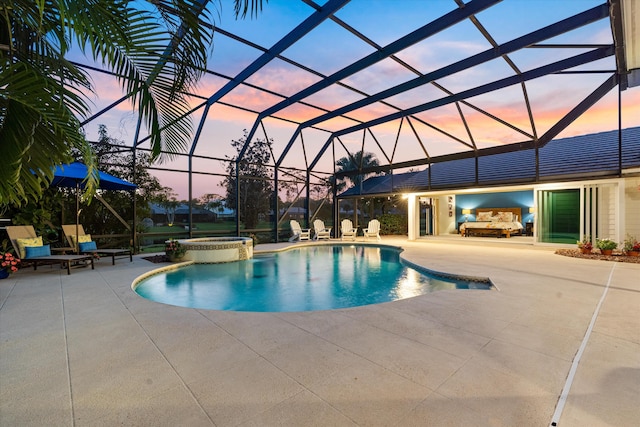 view of swimming pool with a pool with connected hot tub, a lanai, a patio, and an outdoor living space