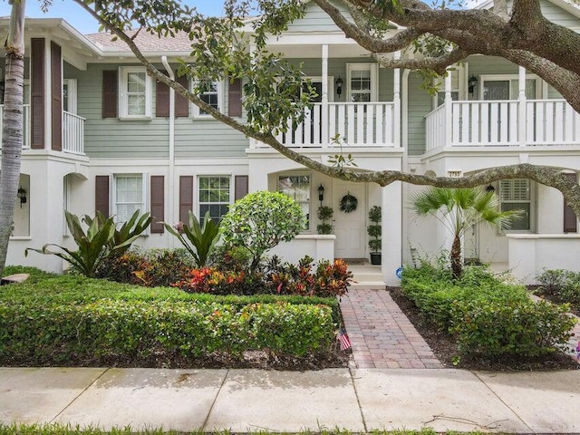 view of front of house with a balcony