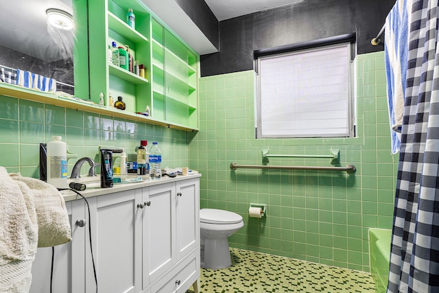 full bathroom with shower / bath combination with curtain, vanity, toilet, and tile walls