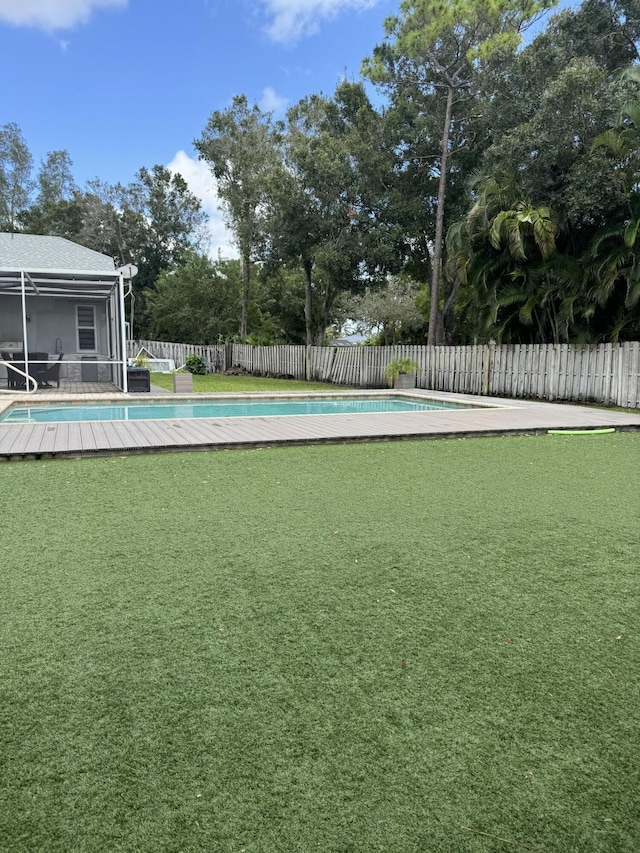 view of swimming pool