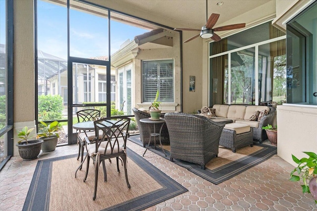 sunroom with ceiling fan