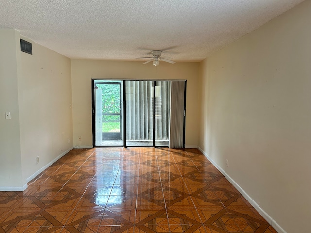 unfurnished room with a textured ceiling and ceiling fan