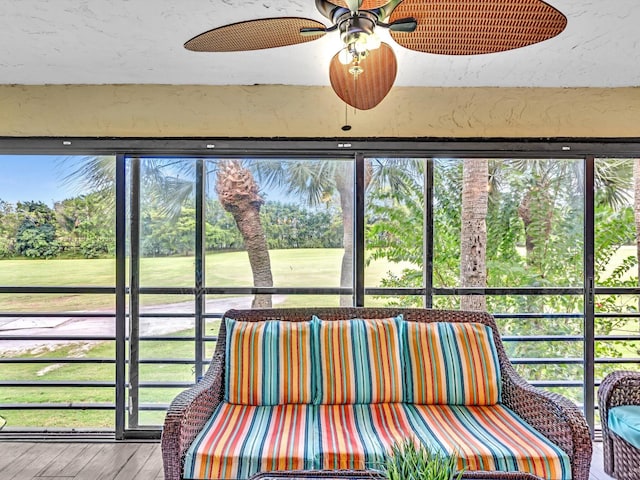 sunroom with ceiling fan