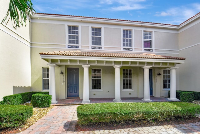 view of front of house featuring covered porch