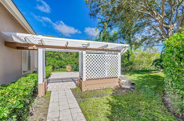 view of yard with a pergola