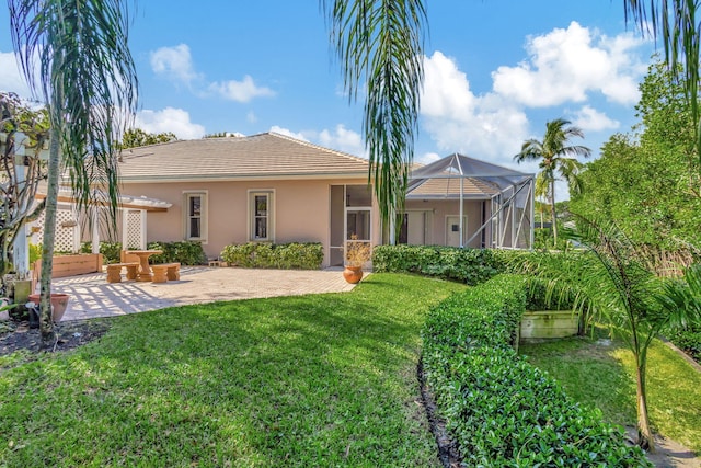6481 Spartina Cir, Jupiter, FL 33458 - rear view of property featuring stucco siding, a lawn, a patio area, and a lanai