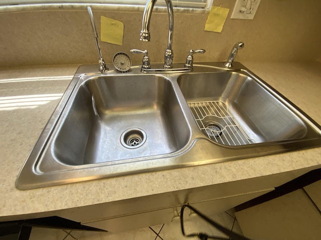 room details featuring sink