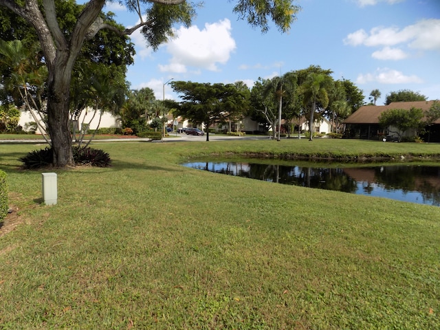 view of yard featuring a water view