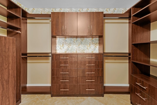 spacious closet featuring light tile patterned floors