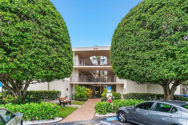 5100 Las Verdes Cir Unit 119, Delray Beach, FL 33484 - view of property with uncovered parking