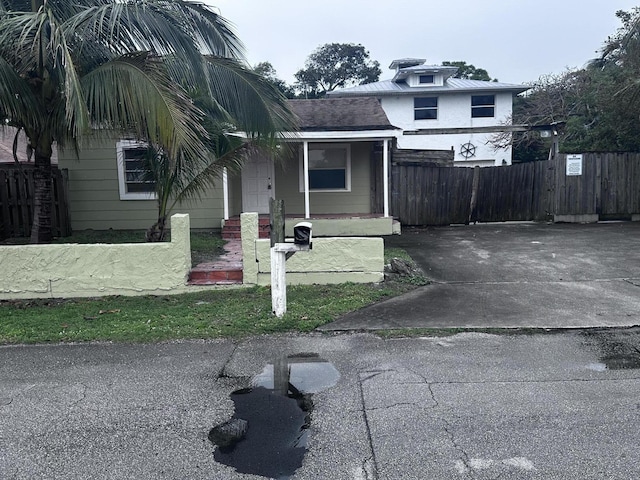 130 NE 4th Ave, Boynton Beach, FL 33435 - view of front facade featuring covered porch, metal roof, and stucco siding