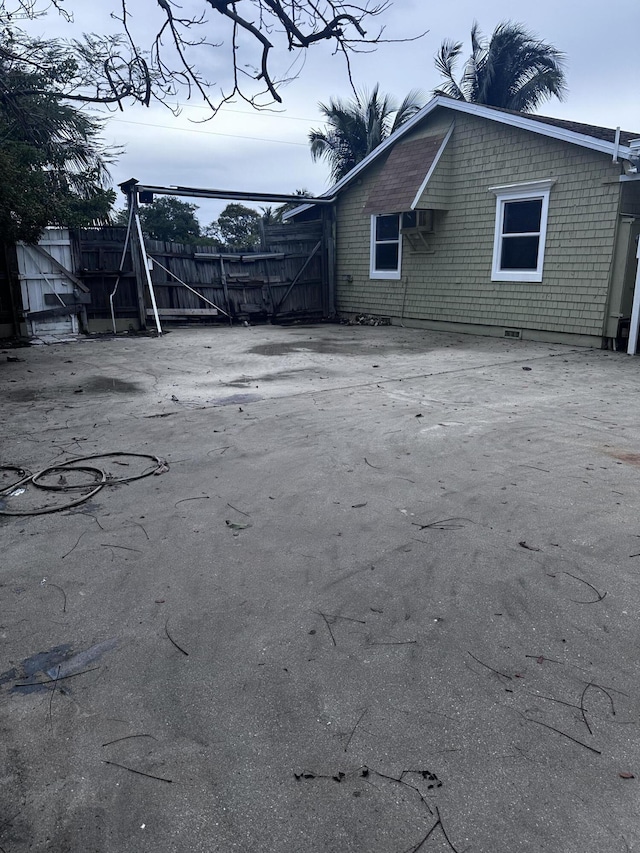 130 NE 4th Ave, Boynton Beach, FL 33435 - view of side of home
