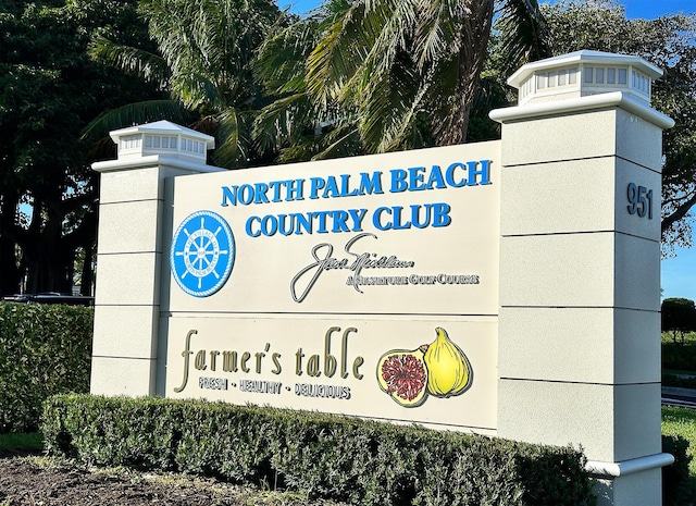 view of community / neighborhood sign