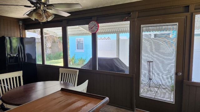 sunroom featuring ceiling fan