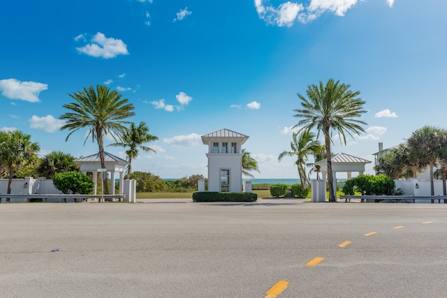 Listing photo 3 for 136 Ocean Estates Dr, Hutchinson Island FL 34949