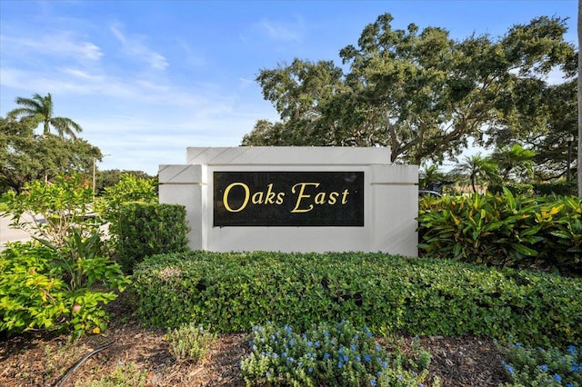 view of community / neighborhood sign