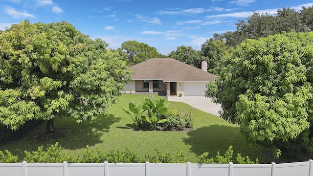 view of front of home featuring a front yard and a garage