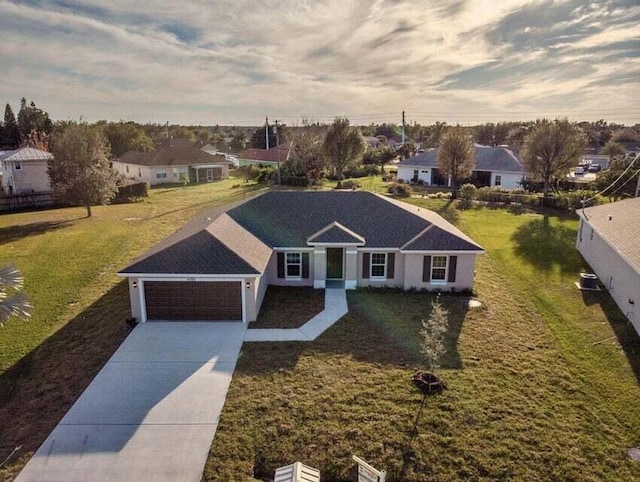 view of front of house with a lawn and a garage