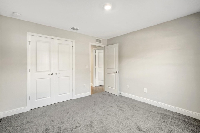 unfurnished bedroom featuring carpet flooring and a closet