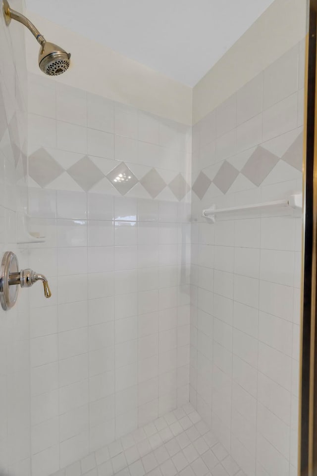 interior details with a tile shower