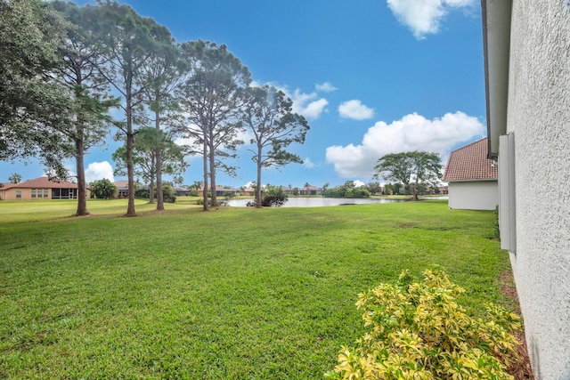 view of yard featuring a water view