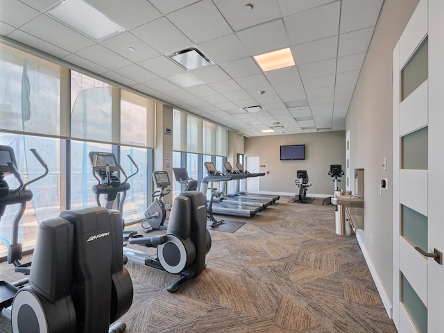 workout area with a drop ceiling and carpet