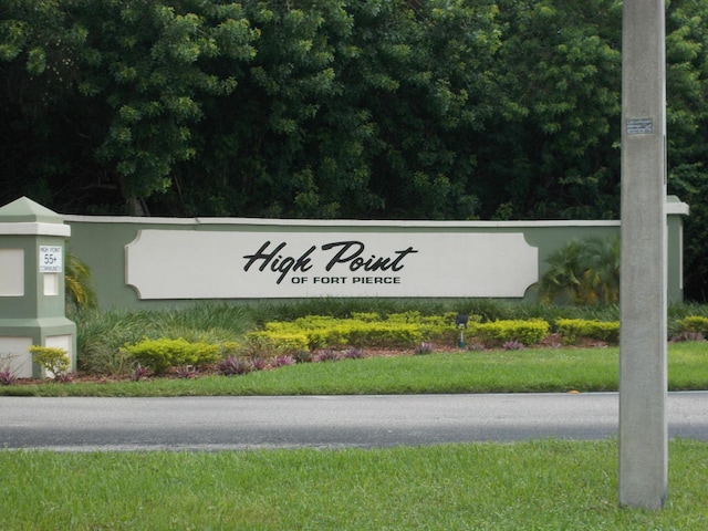 view of community / neighborhood sign