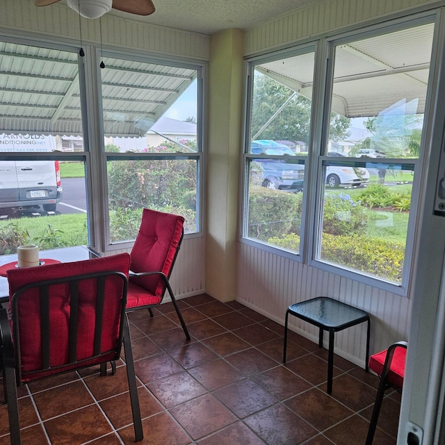 sunroom with ceiling fan