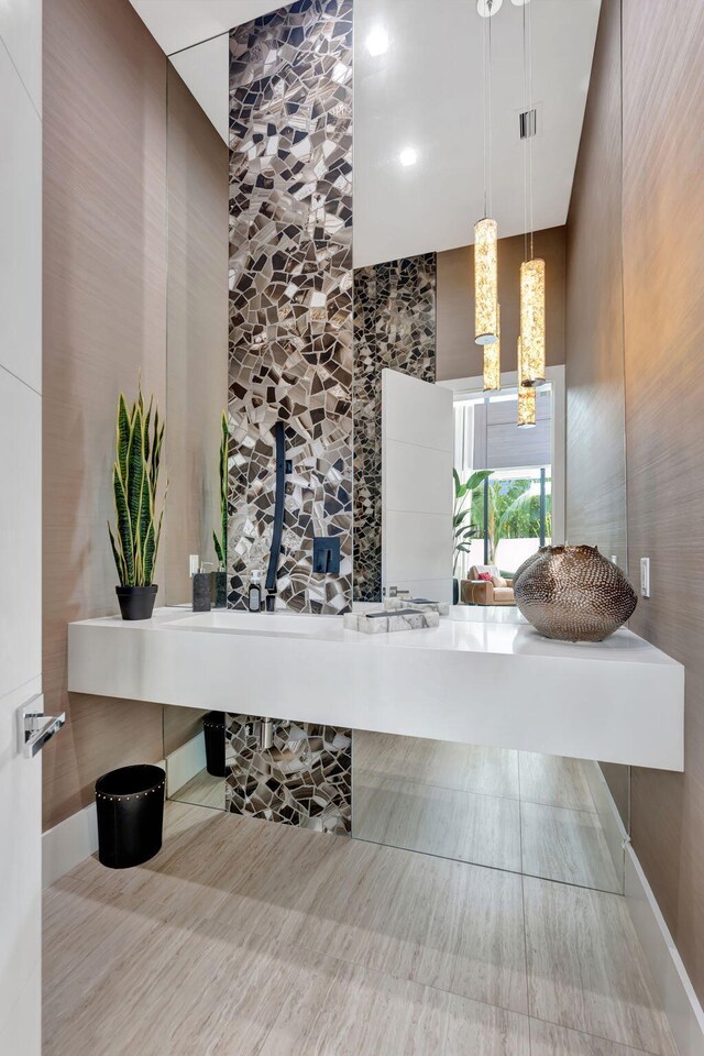 200 NE 6th St, Boca Raton, FL 33432 - welcome area with a chandelier and visible vents