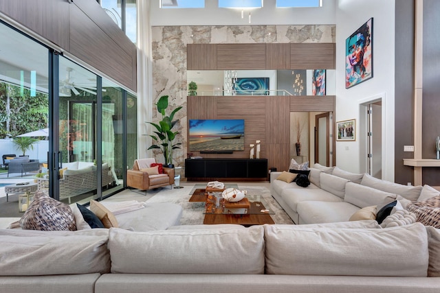 200 NE 6th St, Boca Raton, FL 33432 - living area with a high ceiling