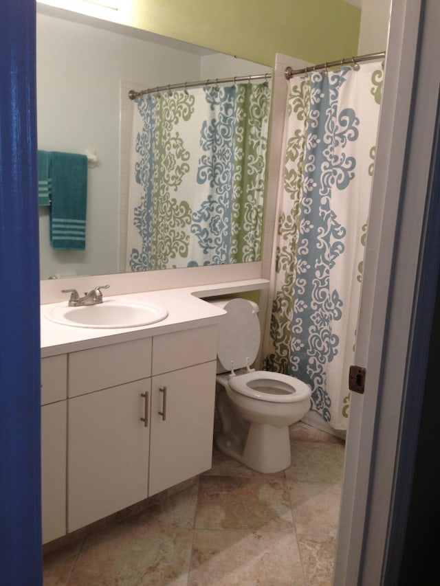 bathroom with vanity, toilet, and a shower with shower curtain