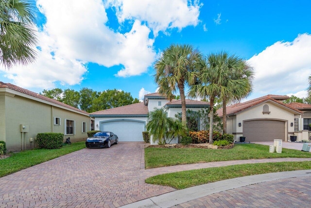 view of front of property featuring a front yard and a garage