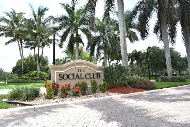 view of community / neighborhood sign