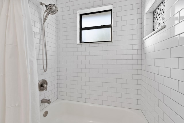 bathroom featuring shower / bath combo