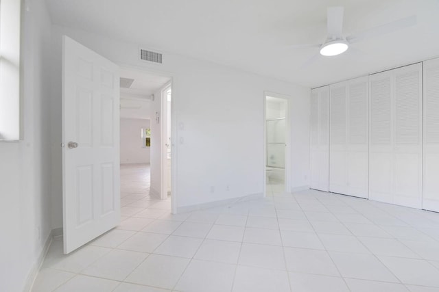 unfurnished room featuring light tile patterned flooring and ceiling fan