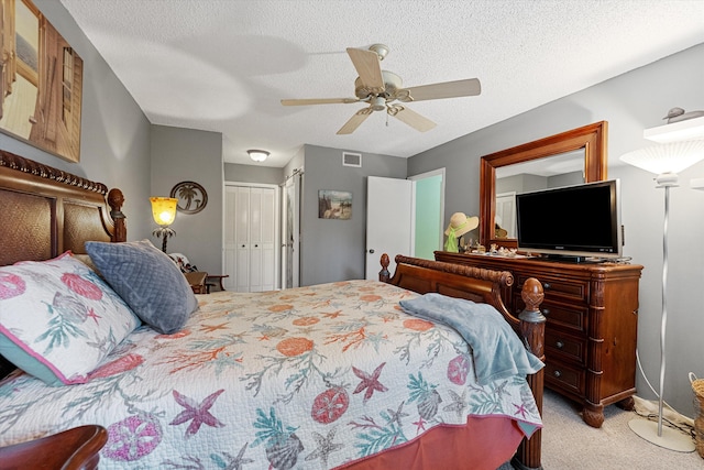 bedroom with light carpet, a closet, a textured ceiling, and ceiling fan