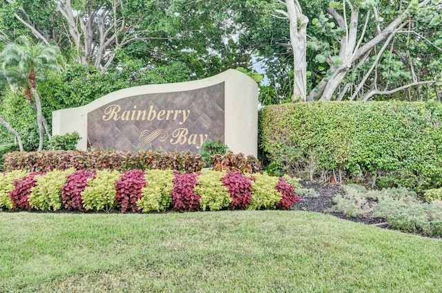 community sign with a lawn