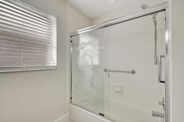 bathroom with enclosed tub / shower combo