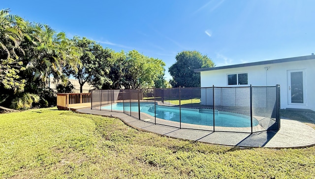 view of swimming pool featuring a lawn