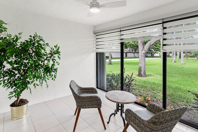 sunroom with ceiling fan