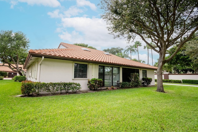 ranch-style house featuring a front lawn