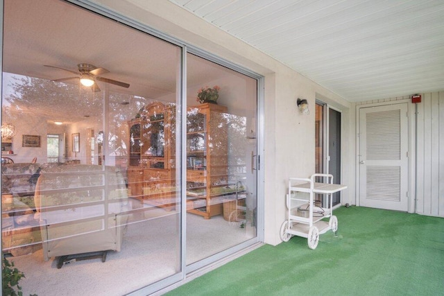 sunroom featuring ceiling fan